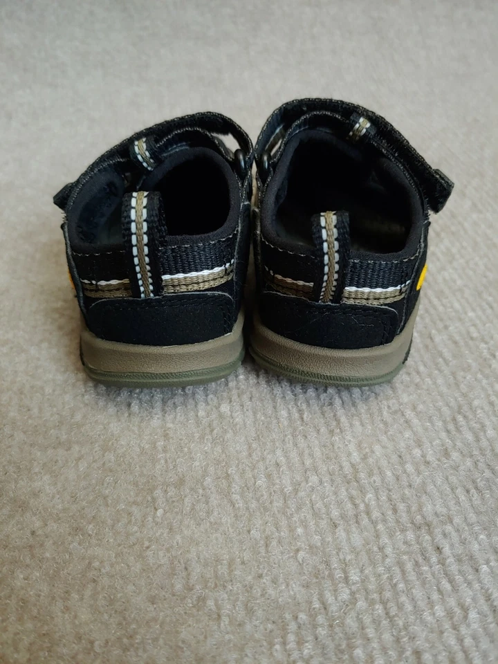 Sandalias de agua de senderismo KEEN para niños pequeños talla 4 negras unisex zapatos deportivos para niños Foto 3 de 4