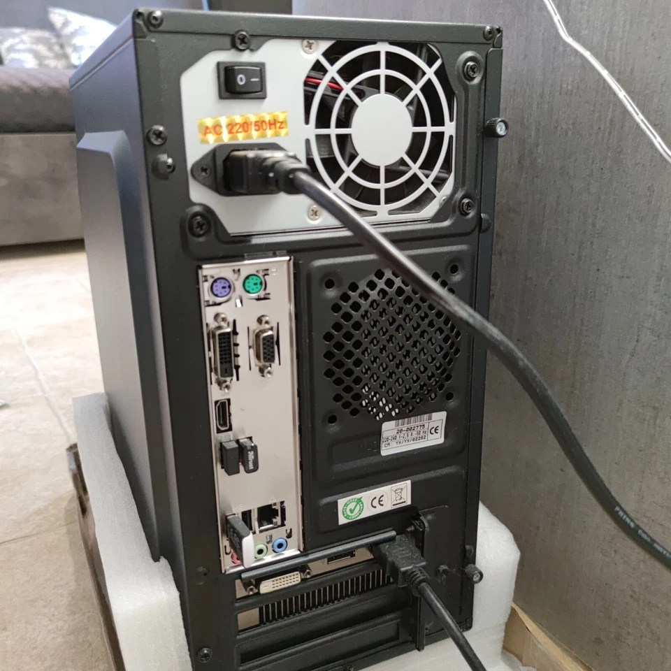 computer fisso Yashi Foto 2 de 4