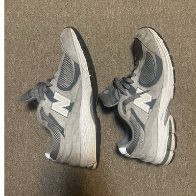 New Balance 2002 R Men's Gray Low Top Lace-Up Athletic Sneakers Synthetic