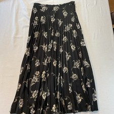 SAG Harbor Petite Long Black w/Floral Pleated Skirt Size 8 Flowing Formal Casual