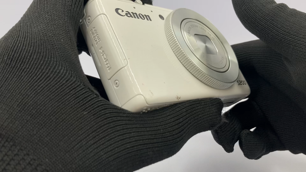 Canon PowerShot S200 PC2033 デジカメ 2045 Excellent Canon PowerShot S200 White 10.1 MP Digital Camera 2045