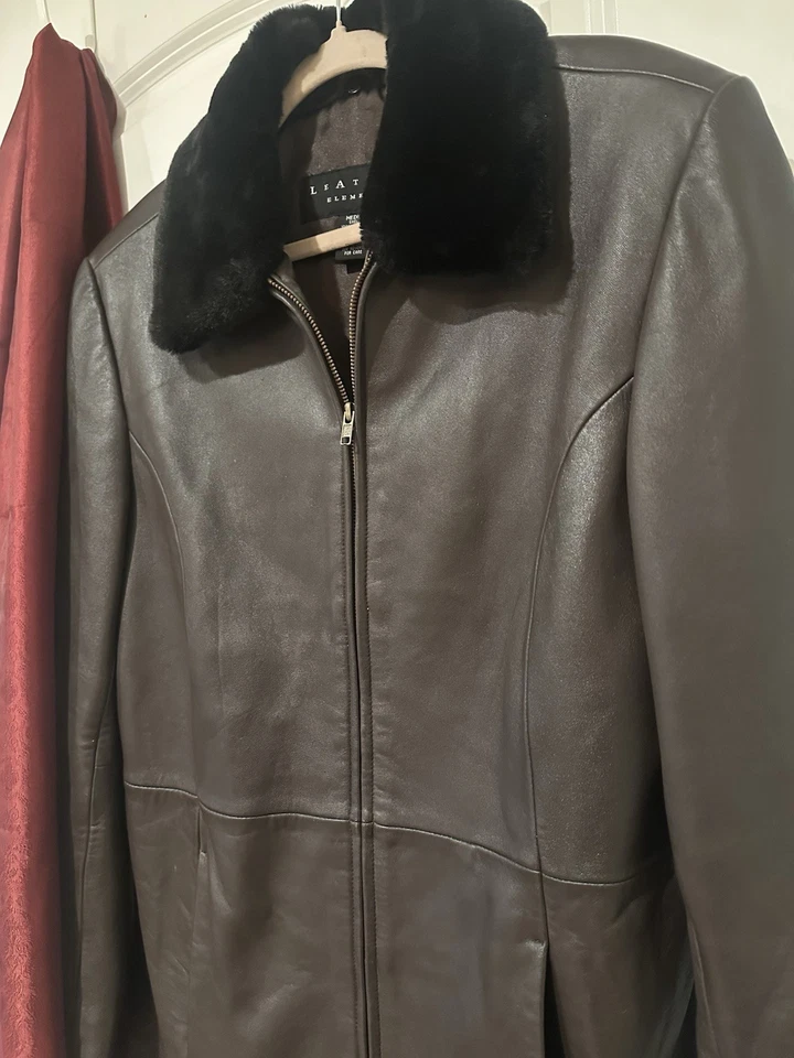 Abrigo de cuero marrón Leather Elements cuello mediano de piel sintética para mujer’s Foto 2 de 4