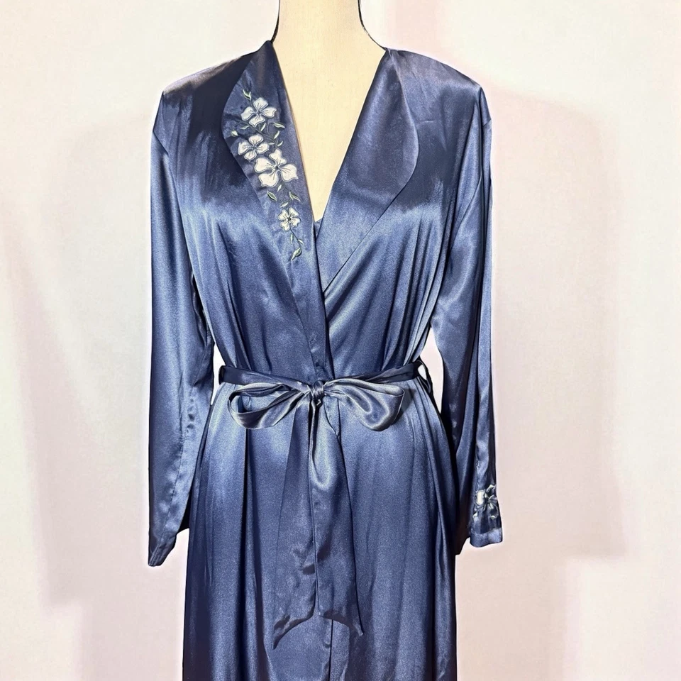 Conjunto de bata y camisón de satén Jones New York de colección años 90 bordado floral azul mediano Foto 2 de 4