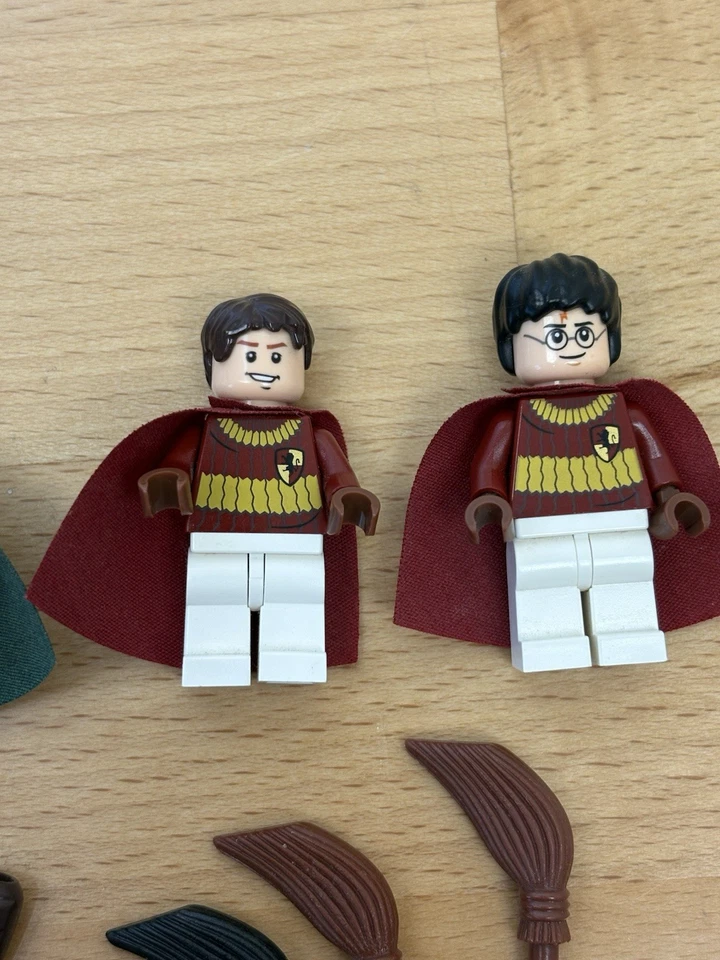 Lego Harry Potter Jugadores de Quidditch Mini Figuras - Lote de 4 + Accesorios 4737 Foto 3 de 4