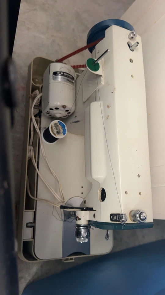 Máquina de coser Husqvarna Viking CL 19 CL19 de colección con estuche de pedal probado Foto 3 de 4