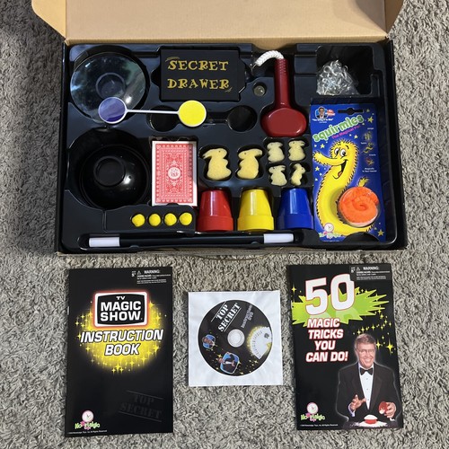 Marshall Brodiens TV Magic Show Set Incluye TV DVD Libro Retorcidas Tarjetas Trucos - Imagen 4 de 10