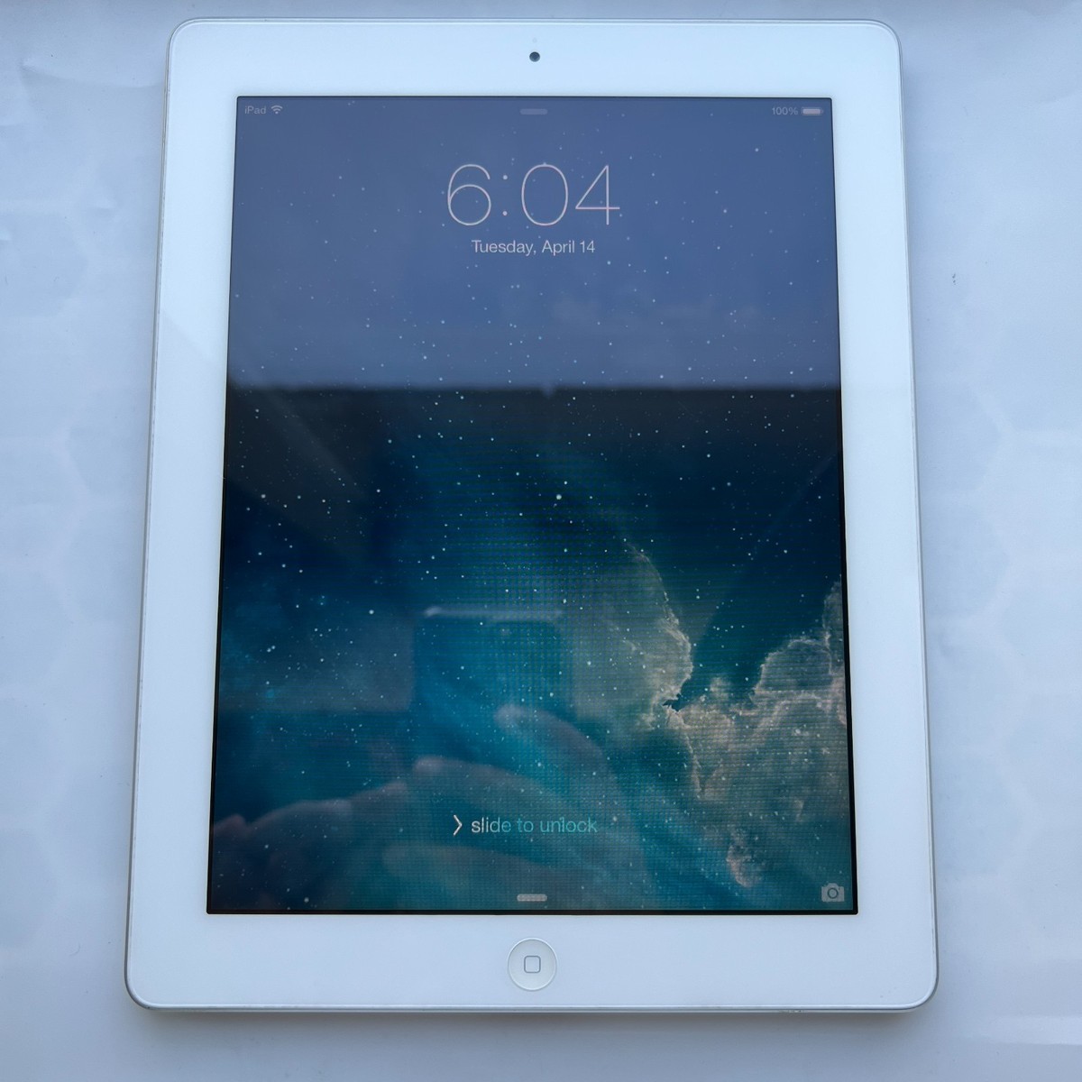 Apple iPad 2nd 16GB Rare iOS 7.0.4 White 9.7