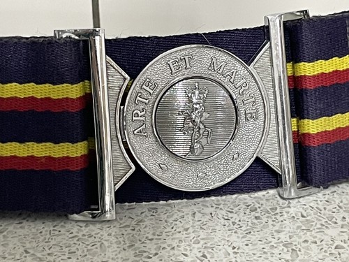 CORPS OF ROYAL ELECTRICAL & MECHANICAL ENGINEERS (REME) BELT "ARTE ET MARTE" - Picture 2 of 3