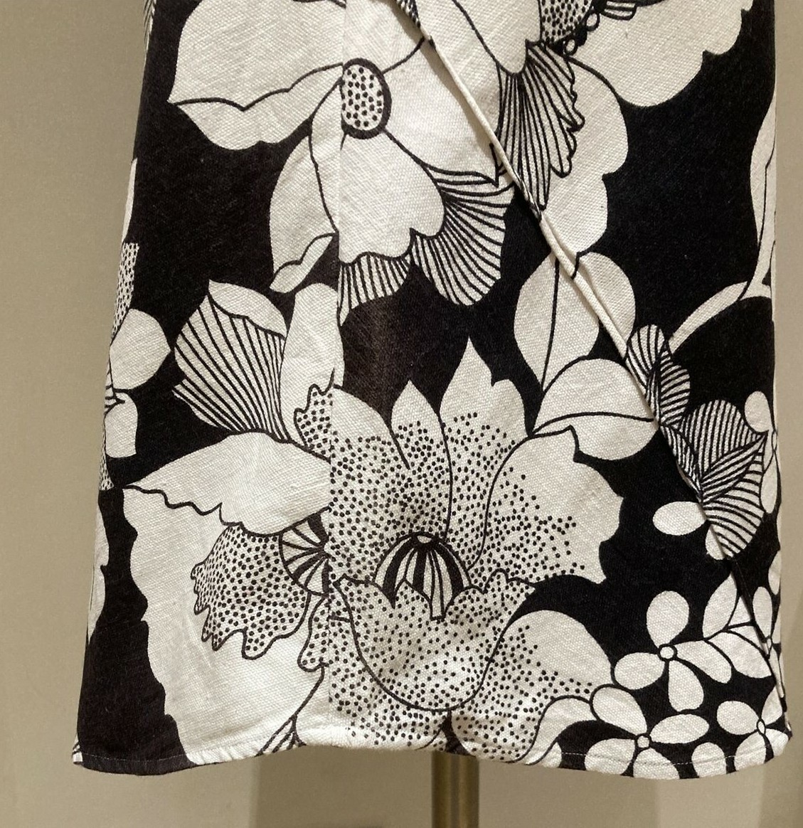 Vintage 1970s White/Black Floral Print Skirt, by Louise Hedley, 15" Across Waist 7