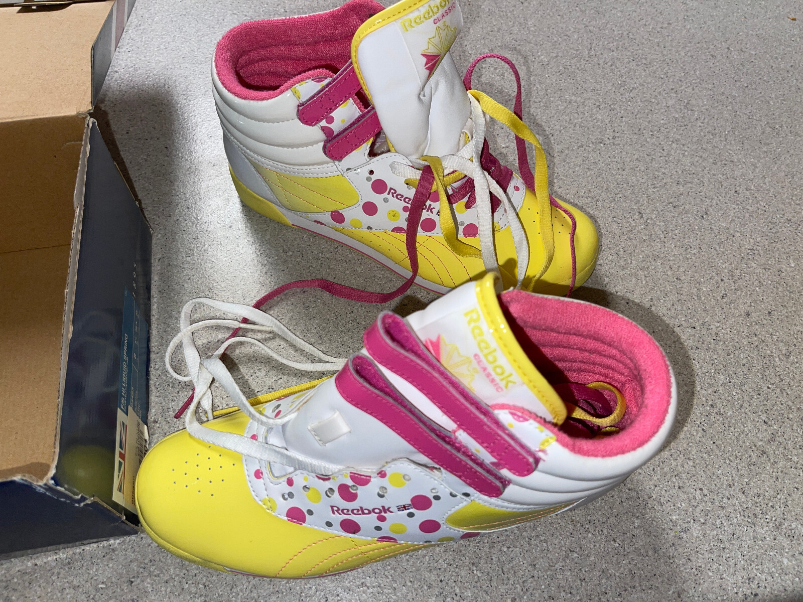 Reebok Classic Hi Top RB 812 PVN 2-J04423 - HI LIQUID SPRING DOTS. NEW. SIZE 8 W thumbnail 2