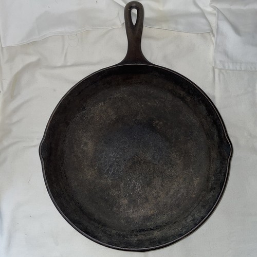 VTG Lodge 3 notch #8 sk D1 - USA cast iron skillet w smoke ring - New Condition. - Picture 3 of 14