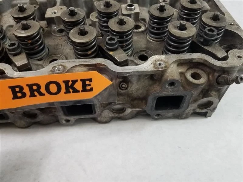 Cylinder Head 6.6L VIN 1 8th Digit Opt NF2 Fits 01-04 SIERRA 2500 PICKUP 520646 Foto 3 de 4