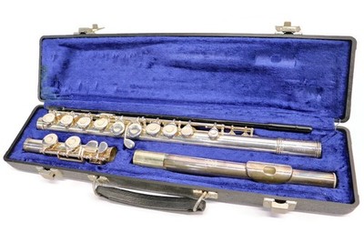 Gemeinhardt 2SP Flute - Elkhart Indiana USA - Serial J18350 - w