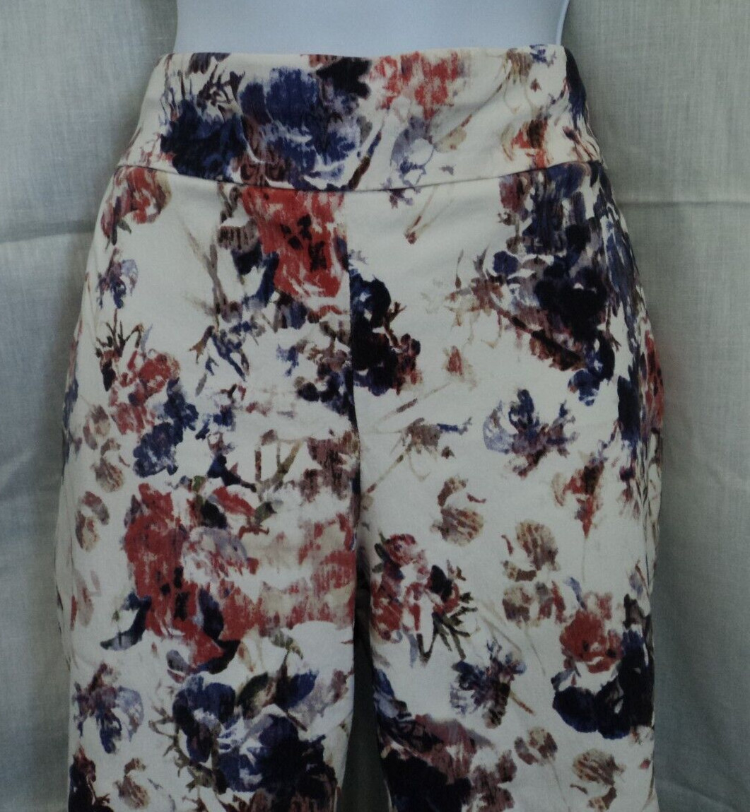 Croft and Barrow Size 10 multi-color Capris White… - image 2