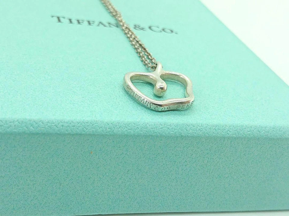Collana con ciondolo mela originale Tiffany & Co. in argento sterling 925 Els... - Immagine 3 di 4
