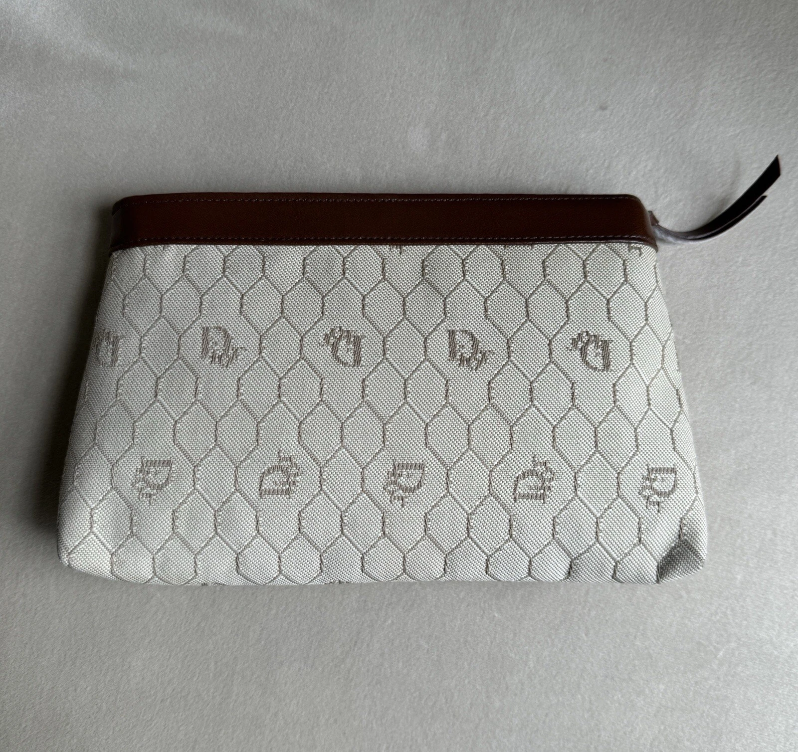 Pochette PVC vintage Dior logo nid d'abeille pochette cosmétique beige