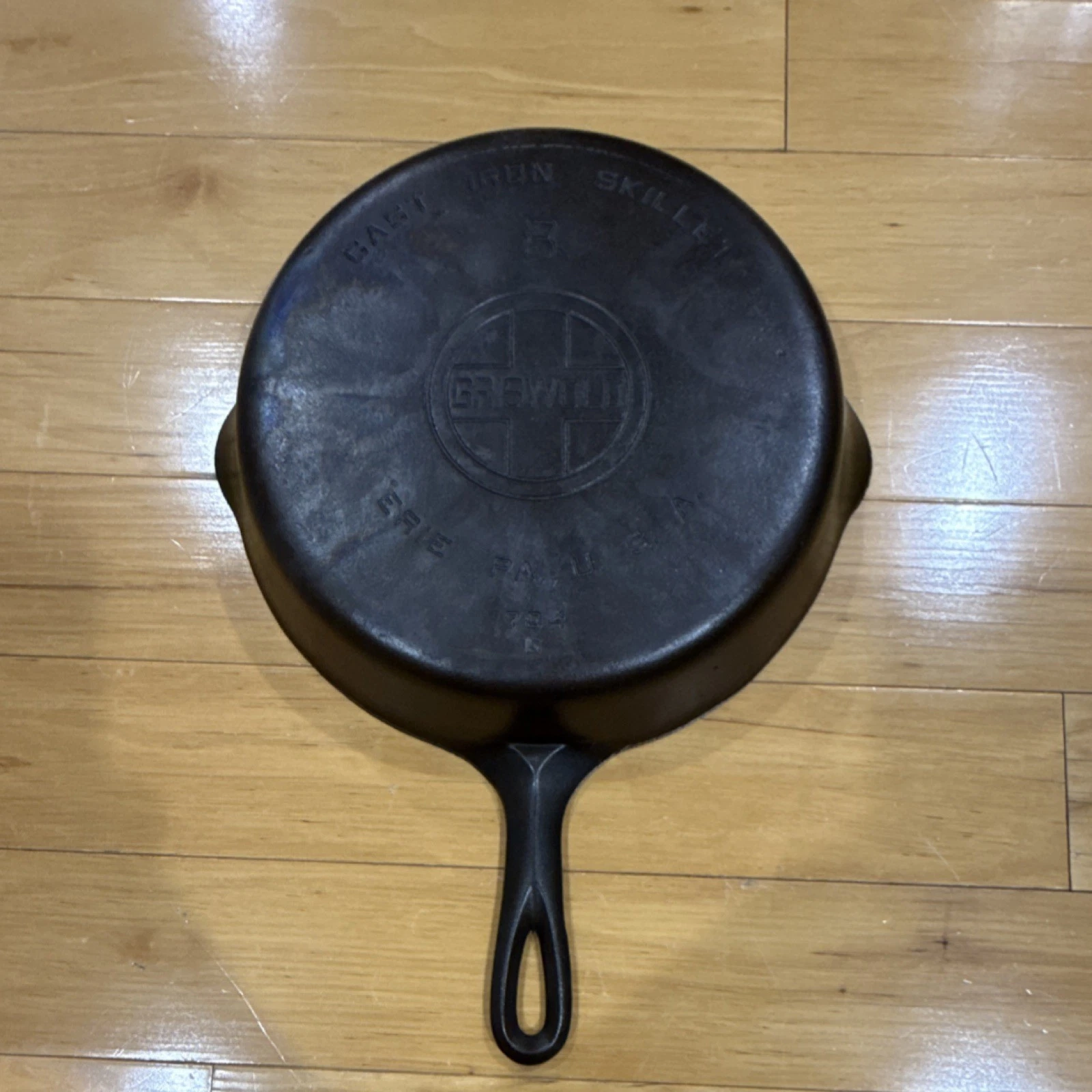 Griswold Cast Iron Frying Pan #8 704 Black Round Gas Electric Induction