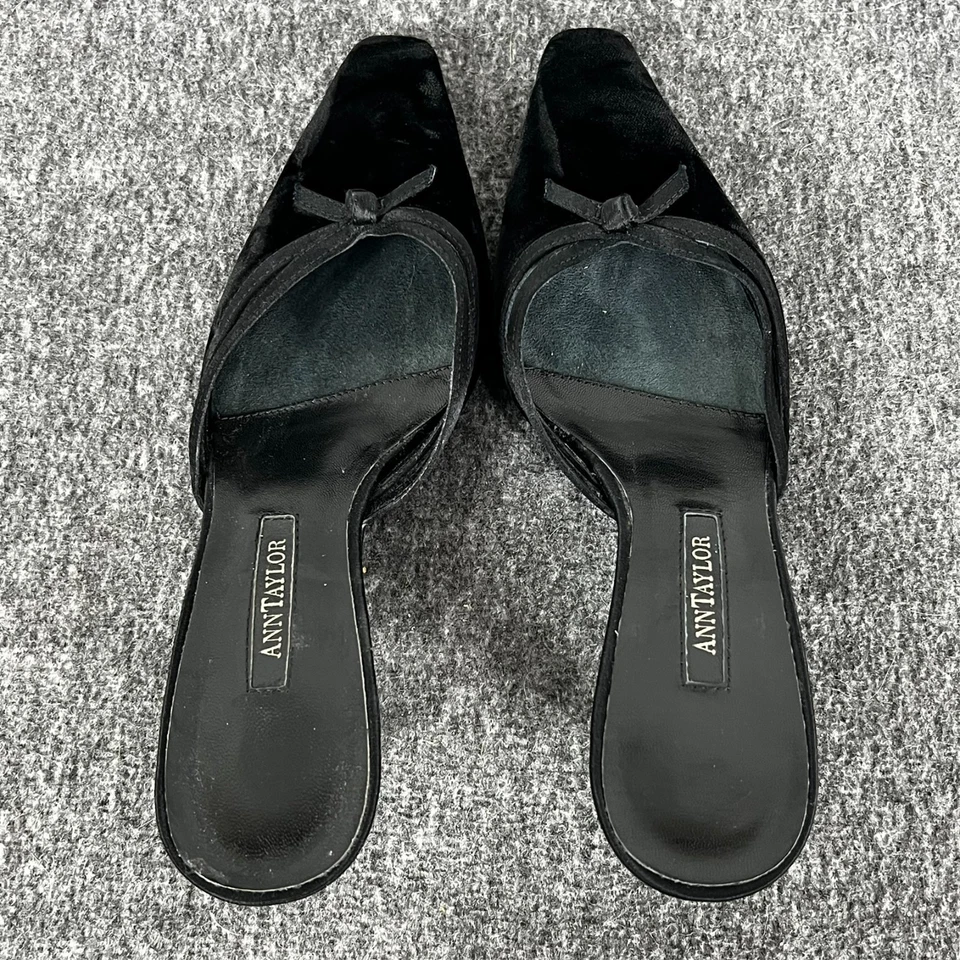 Zapatos de salón Ann Taylor Kitten tacón mula negro terciopelo lazo para mujer 5,5 M Italia Foto 4 de 4