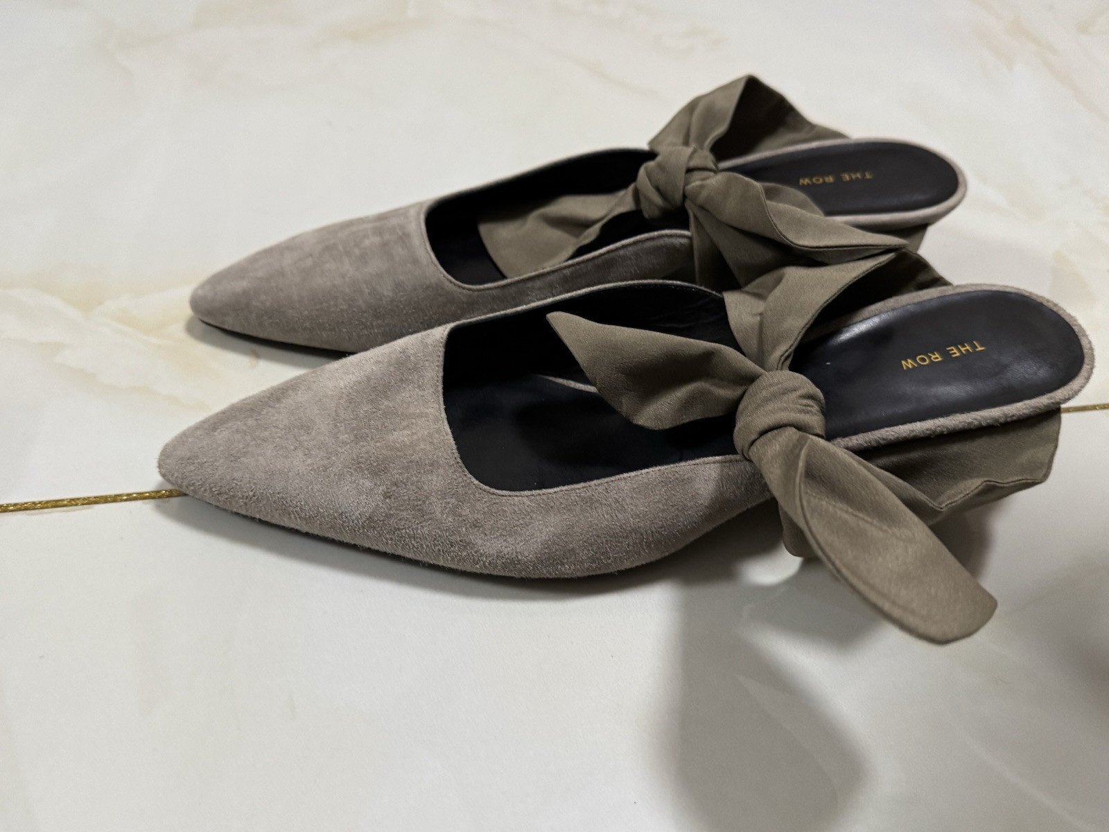 FILA Auth THE ROW Sandali da donna in fibra chimica scamosciata grigio beige