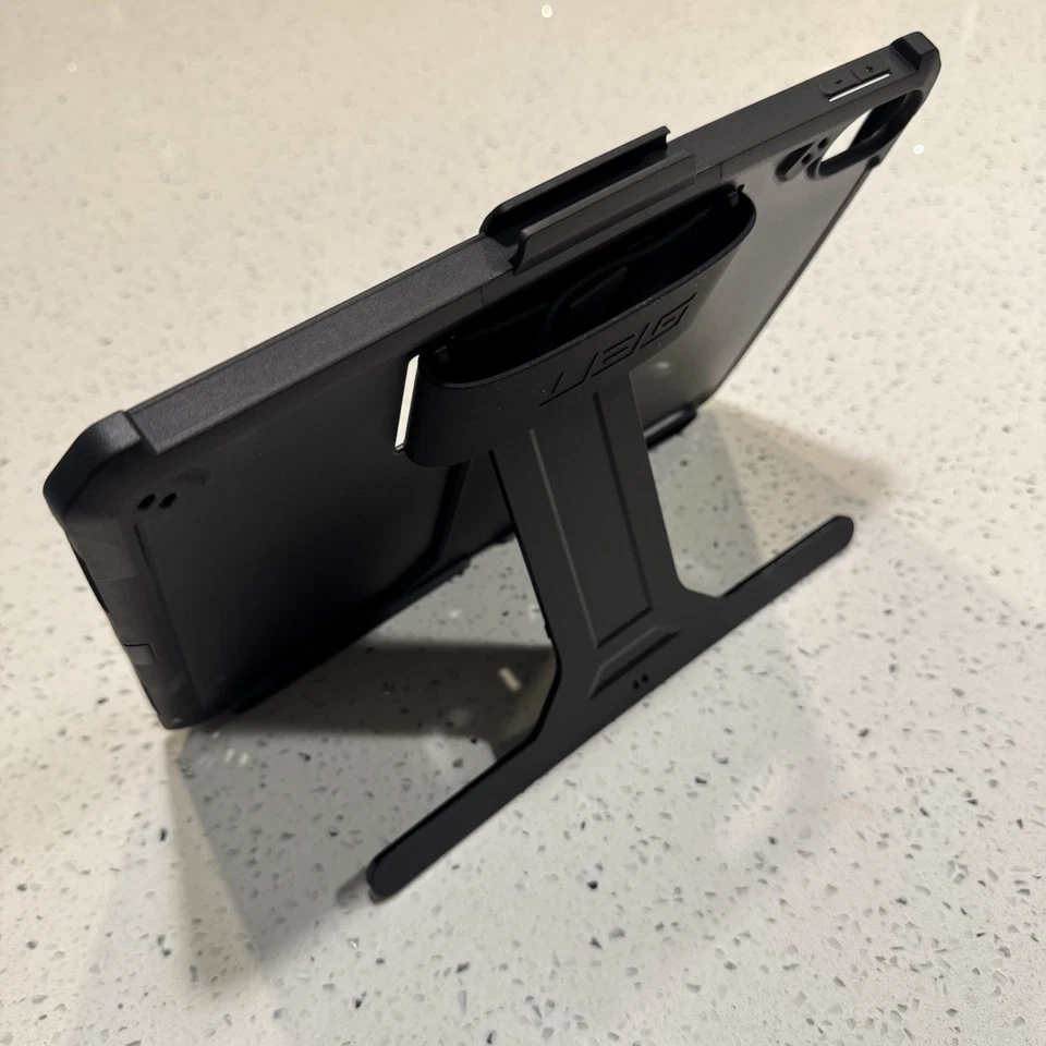 UAG Case For Ipad 10th Gen, Black color Great Condition Never Used - Image 4 of 4