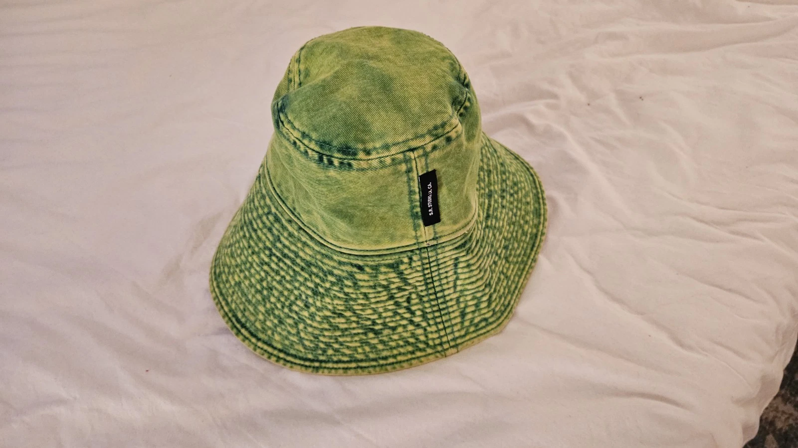S.R. STUDIO. LA. CA.LONG BRIM BUCKET HAT WITH IO WASH - Lime Green