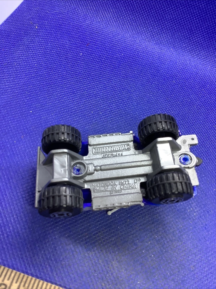 1983 Matchbox JEEP 4X4 tinta salpicada azul branca porcelana fundido usado solto - Imagem 4 de 4