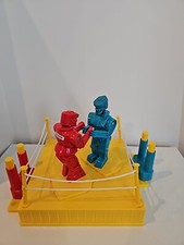Rock'em Sock'em Robots 2001 Classic Boxing Game Blue Red Bomber Mattel 