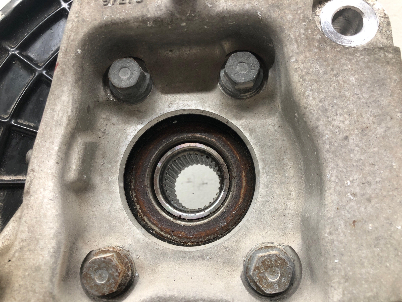2017-2022 MASERATI LEVANTE FRONT LEFT SPINDLE KNUCKLE WHEEL BEARING HUB OEM 2021