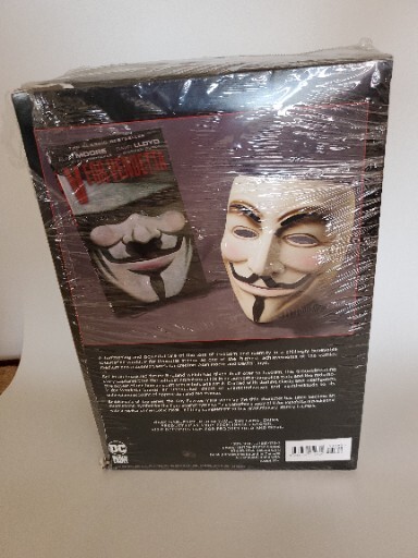 V for Vendetta Book and Mask Set DC Black Label by Alan Moore