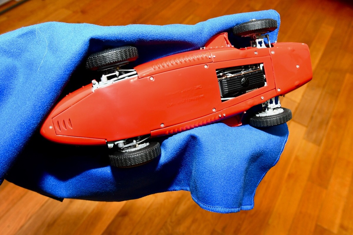 CMC 1/18 Scale - 1957 Maserati 250F Grand-Prix Sieger M-051 CMC 1/18 Scale - 1957 Maserati 250F Grand-Prix Sieger M-051