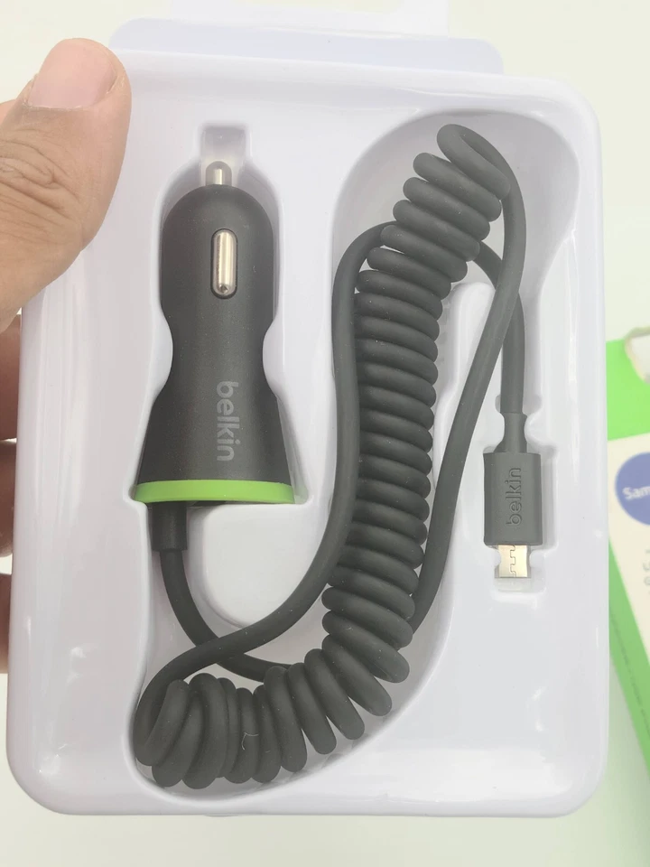 Cargador de coche Belkin Boost Up con cable micro USB en espiral de 4 pies 17 vatios 3,4 amperios Foto 3 de 3