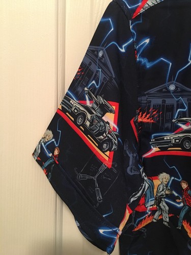 Camisa RSVLTS Regreso al Futuro OUTATIME Talla XS Marty Doc Universal Studios Nueva con Etiquetas - Imagen 30 de 37