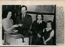 1948 Wirephoto Hubert H Humphrey Wife And Children At Polling Place 7.25X10