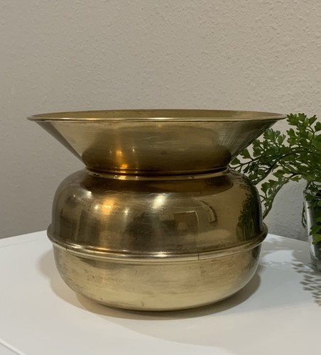 Vtg Solid Brass Round Spittoon Cuspidor Planter Pot Vase Decoration 5.5” H 7” D - Picture 2 of 8