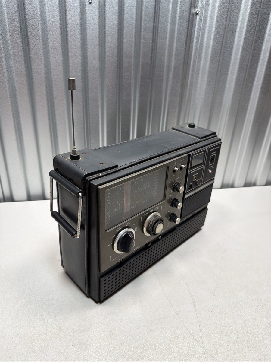 Readers Digest Multi-Band Radio Receiver RDA-127 Powers Up