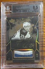 2017-18 Splendor Black & White Gold Patch Autograph Nathan MacKinnon /6 BGS 8.5