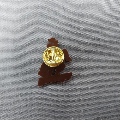 Wyoming WY Cowboy Bronco Gold Black Plastic Hat Jacket Pin - Picture 2 of 2
