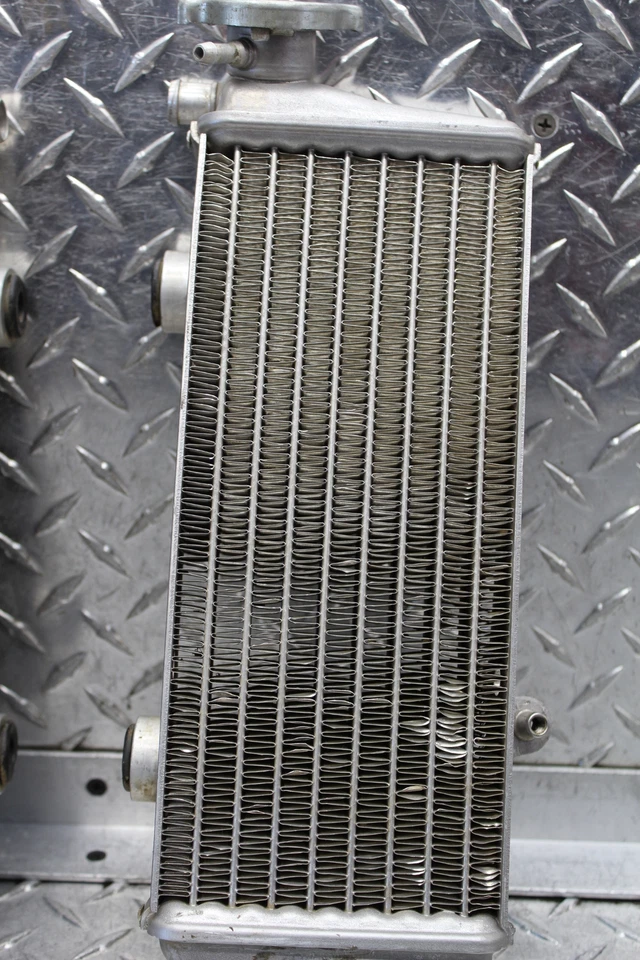 2009 KTM 450 XC-F ЛЕВЫЙ/ПРАВЫЙ РАДИАТОРЫ 77335008000 - Изображение 3 из 4