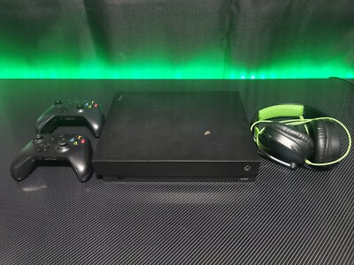 Xbox One X 1Tb Konsole Headset und 2 Controller nur Teile Beschreibung lesen