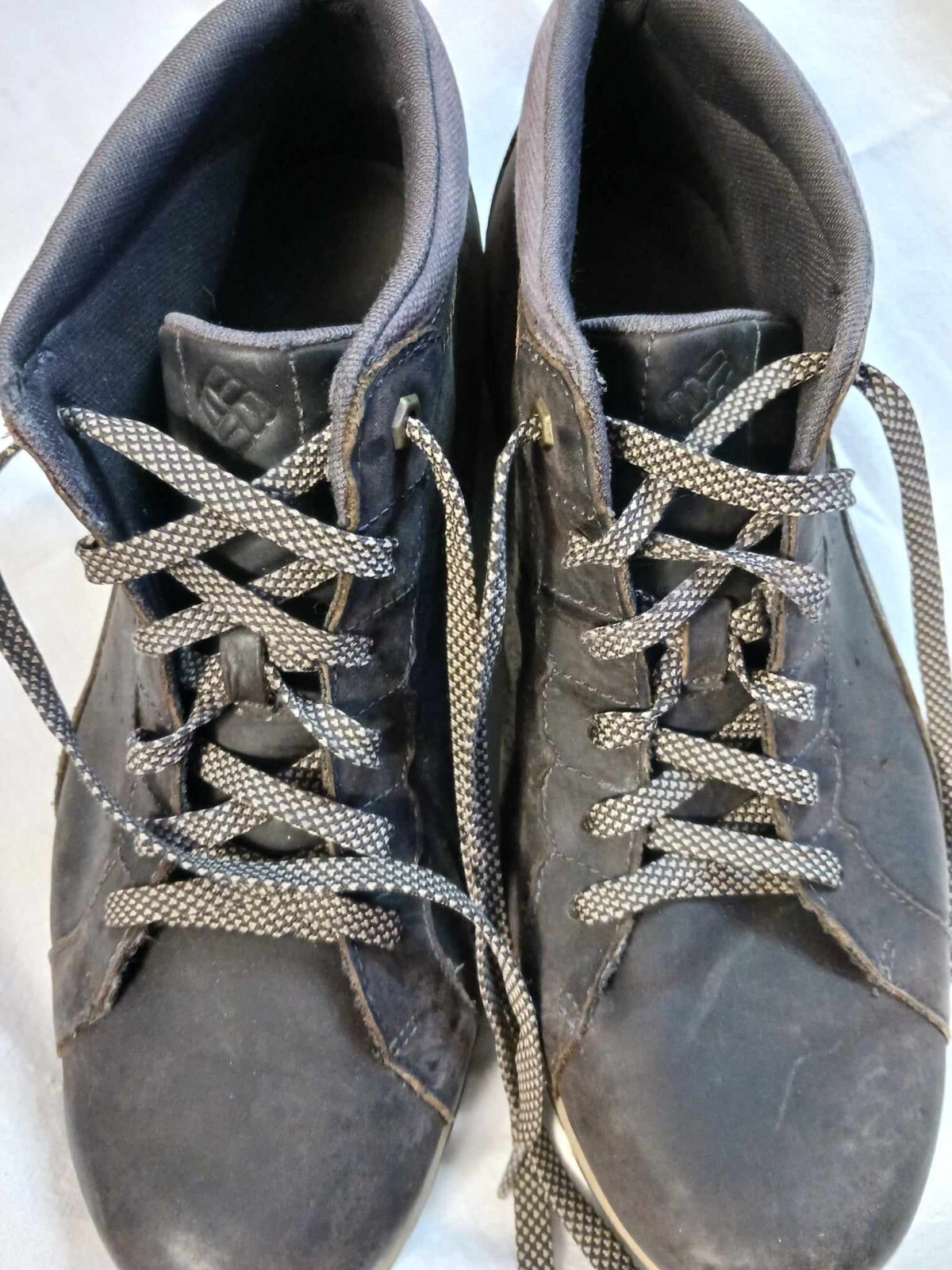 three passes chukka leather