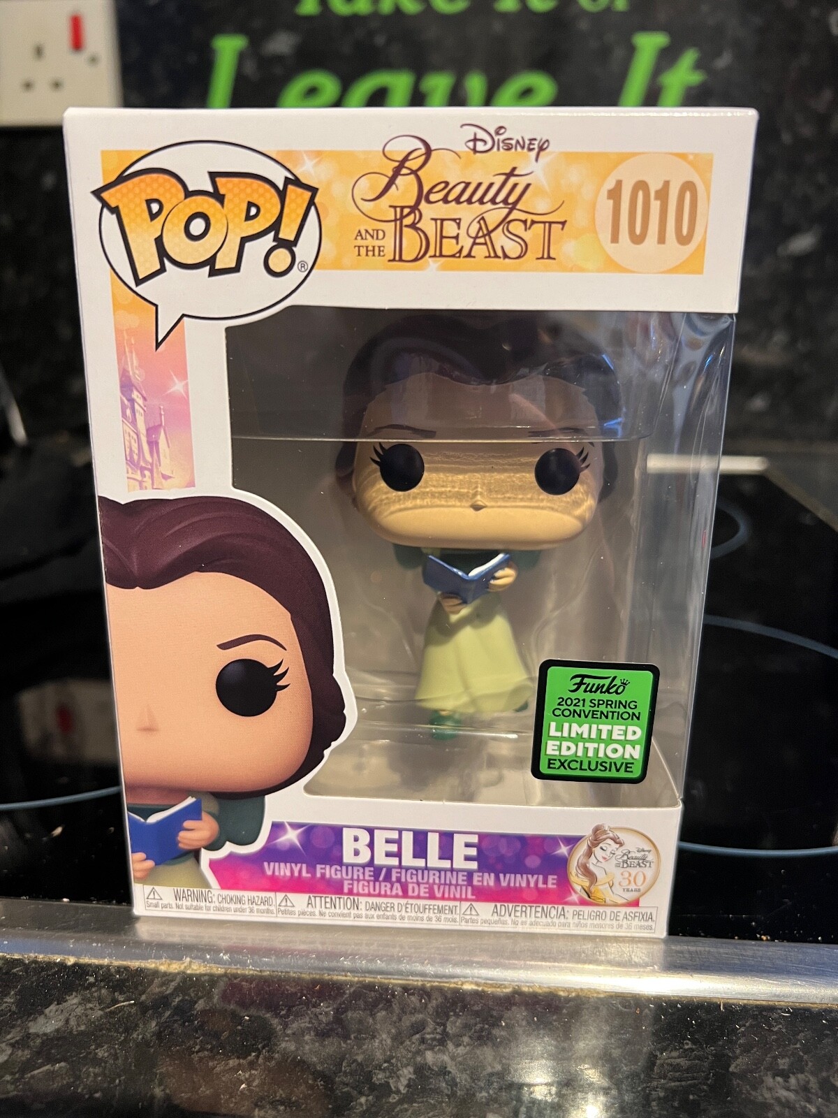 Funko Pop Disney Bella Y La Bestia Bella 2021 Convención No 1010 + Protector