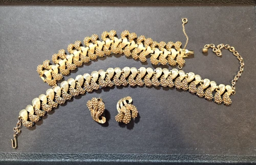 Vintage Charel Costume Jewelry Set Bracelet Earrings & Necklace Gold Tone