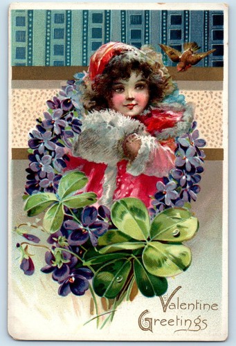 c1910 Valentinstag Grüße Kind Mädchen lockiges Haar Blumen Kleeblatt Vogel Postkarte