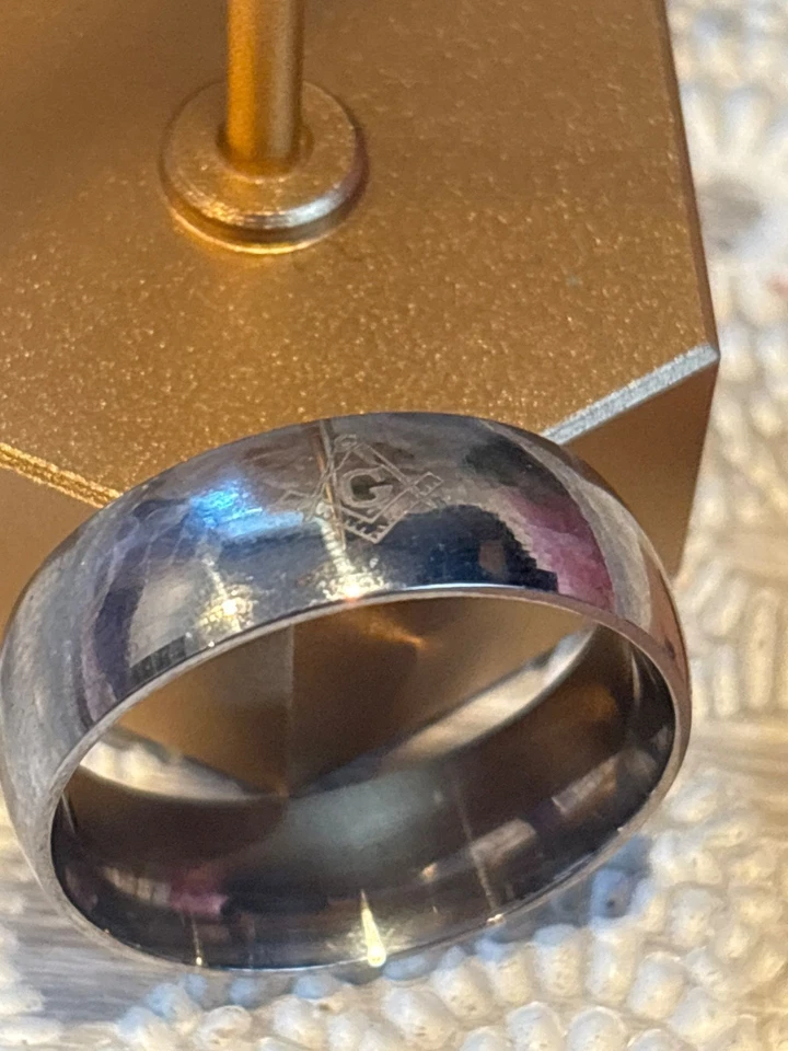 5 alianças de casamento masculinas: conjunto de anéis tamanhos 7-13 madeira resina símbolo maçônico prata - Imagem 3 de 3