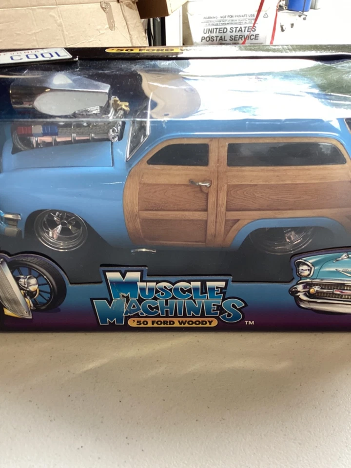 Muscle Machines escala 1:18 50 Ford Woody azul claro con caja Foto 2 de 4