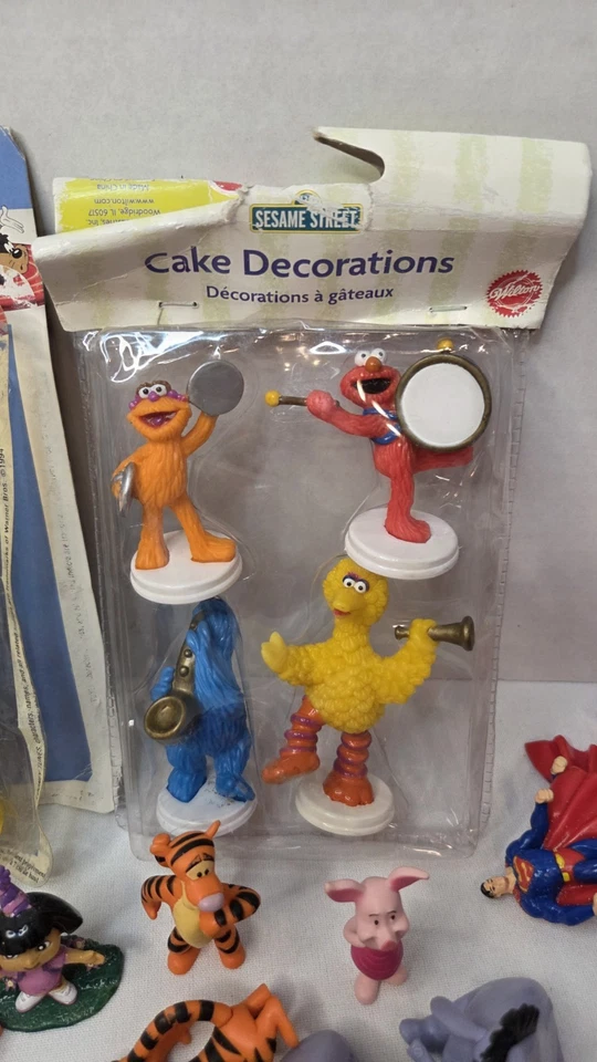 Enorme Lote Múltiples Piezas Vintage Pasteles Cupcakes Toppers Payasos Disney Plaza Sésamo Wb Foto 3 de 4