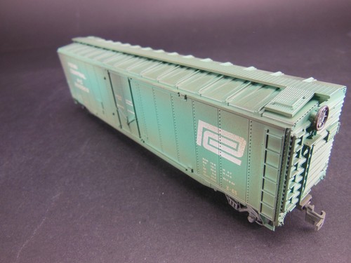 HO SCALE WEATHERED PENN CENTRAL PC 265503 50' BOX CAR - Picture 2 of 3