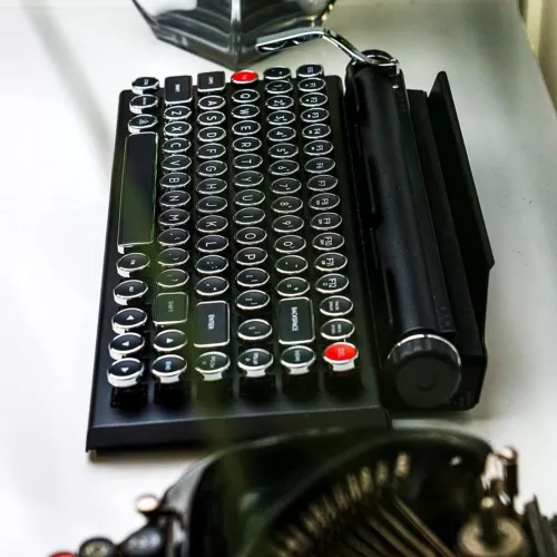 Qwerkywriter Retro Typewriter Bluetooth Keyboard US Sequence From Japan used