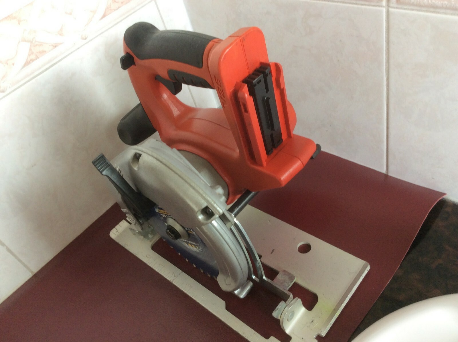 Milwaukee 0730-20 Cordless V28 Circular 