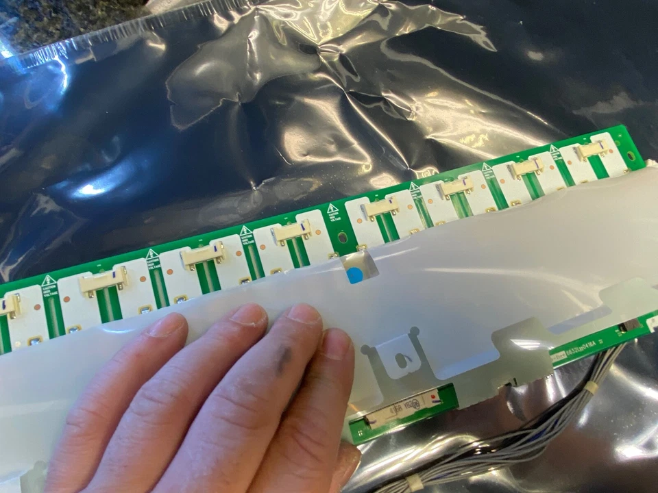 Placa inversora de retroiluminación HD de cine Apple 30" A1083 LGIT-LM300W01 Foto 3 de 4